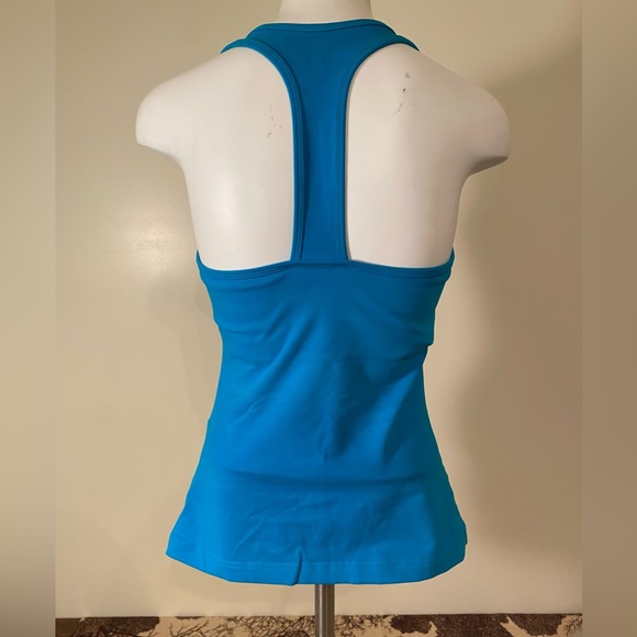 Tonic Active Yoga Top with Built in Shelf Bra Size Medium in EUC - Picture 5 of 8